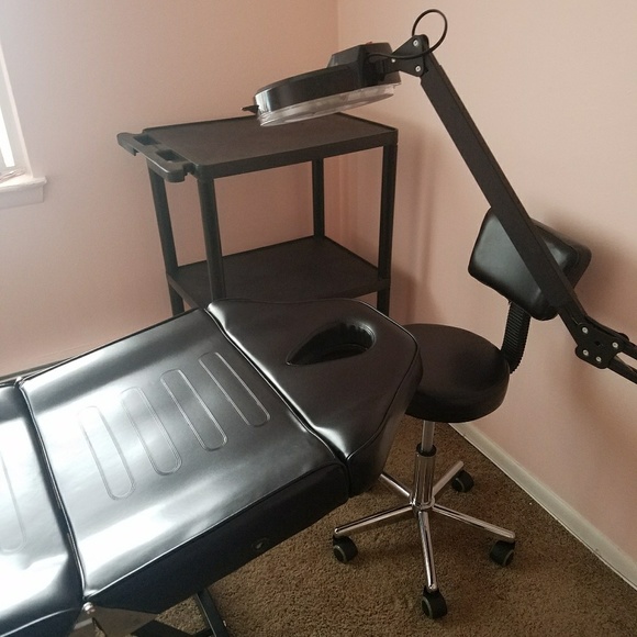 Esthetician/Massage/Tattoo table. Magnifying lamp. - Picture 1 of 1